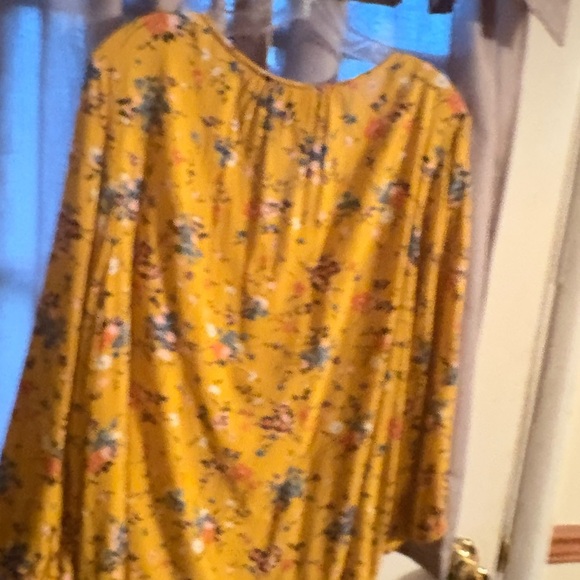 St. John’s Bay yellow ,floral pit to pit 24in. From shoulder to hem 26 inches . - Picture 6 of 6